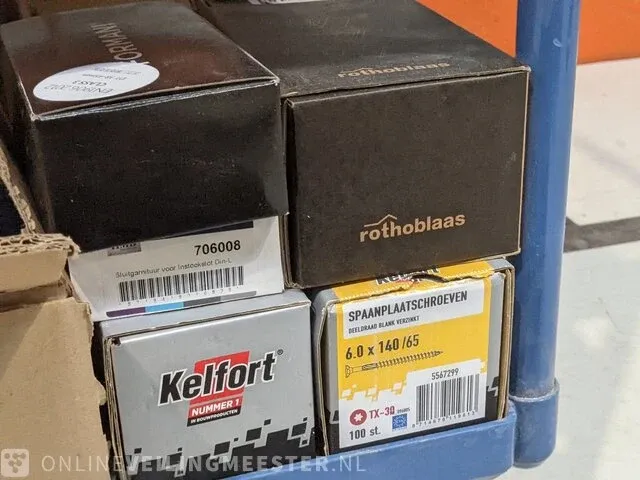 Magazijnwagen met divers ijzerwaar - afbeelding 24 van  36
