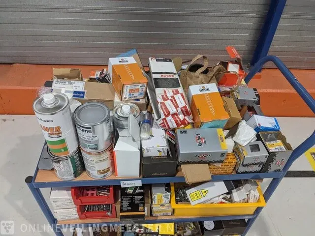 Magazijnwagen met divers ijzerwaar - afbeelding 23 van  36