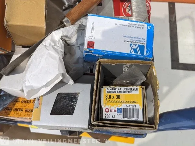 Magazijnwagen met divers ijzerwaar - afbeelding 35 van  36