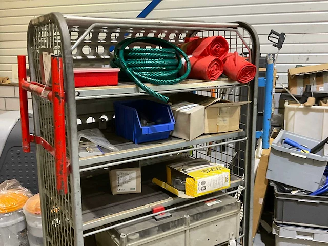 Magazijnwagen met inhoud - afbeelding 2 van  4