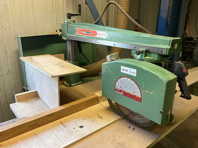 Maggi junior 640 radiaalafkortzaagmachine v.v. aanvoertafel 2900mm - afbeelding 2 van  7
