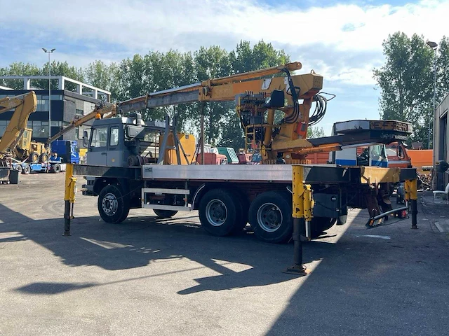 Magirus met effer kraan vrachtwagen - afbeelding 17 van  22