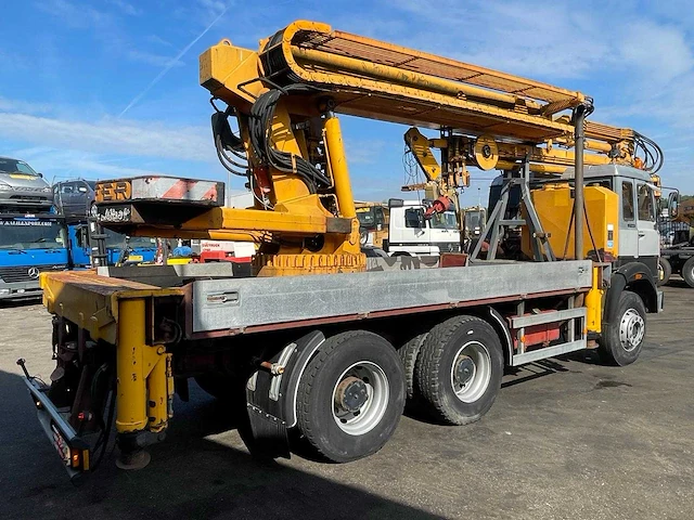 Magirus met effer kraan vrachtwagen - afbeelding 22 van  22