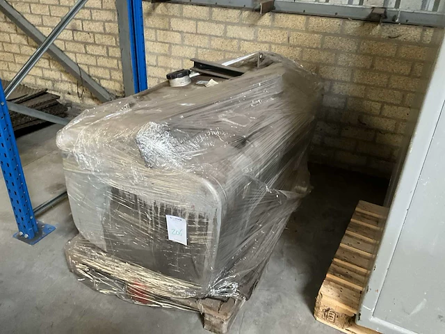 Magna steyr 13x-8356 aluminium brandstoftank - afbeelding 2 van  4