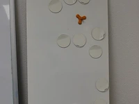 Magneetboard. afmeting 80 x 37 cm. - afbeelding 2 van  2