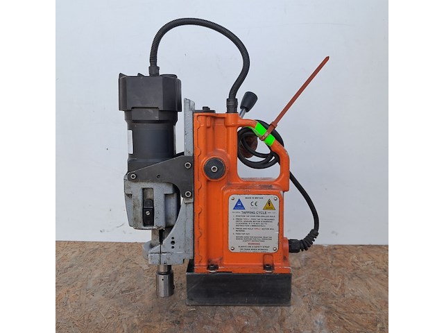 Magneetboor/freesmachine 32mm 230v 1700w magtron, mbe40, bouwjaar 2012 - afbeelding 3 van  8