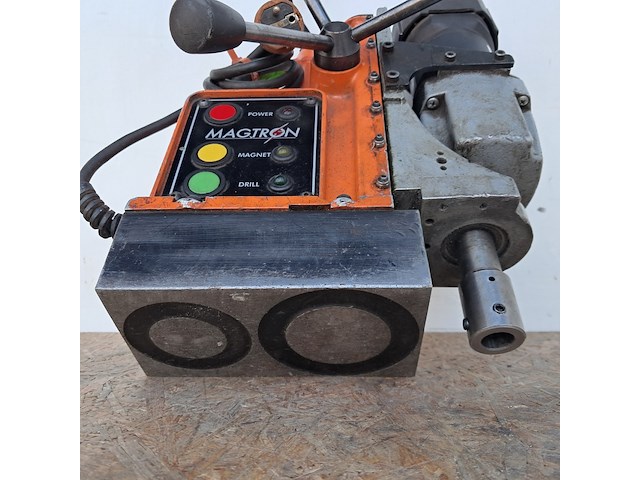 Magneetboor/freesmachine 32mm 230v 1700w magtron, mbe40, bouwjaar 2012 - afbeelding 5 van  8