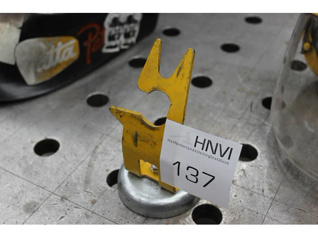 Magnetisch statief / toortshulpje. - afbeelding 2 van  2