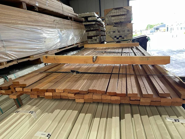 Mahonie glaslatten (aanslaglat) 18x43mm, lengte 295cm (69x) - afbeelding 2 van  4