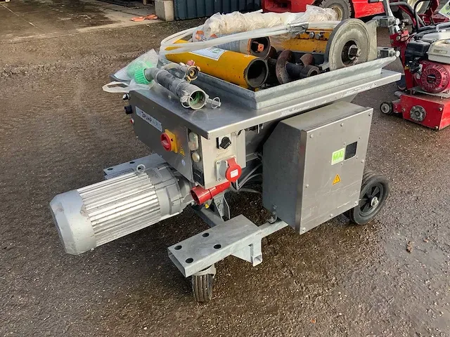Mai - 2 pump taurus - beton pomp - afbeelding 1 van  9