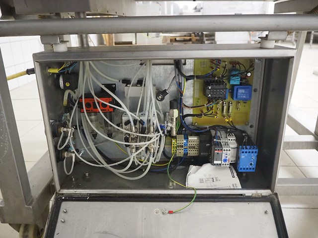 Mai - afbeelding 2 van  11