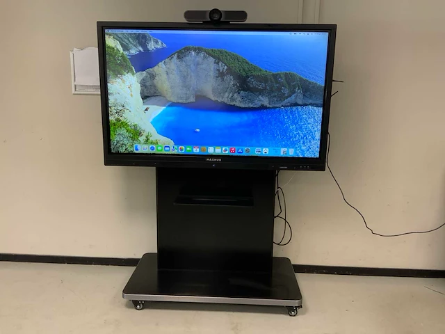 Main board mt21-dsd 65”, core(tm) i7 6th gen, 16 gb ram, 256 gb ssd, nvidia geforce gt 730 2 gb all-in-one desktop - afbeelding 1 van  10