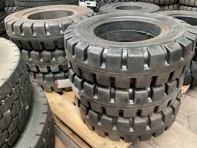 Mainetire heftruck band (4x) - afbeelding 1 van  3
