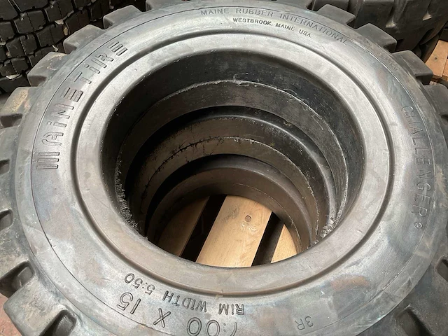 Mainetire heftruck band (4x) - afbeelding 3 van  3