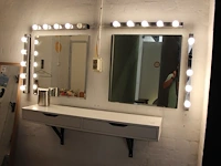 Make-up tafel met twee spiegels en verlichting. breedte tafel 120 cm. - afbeelding 1 van  2