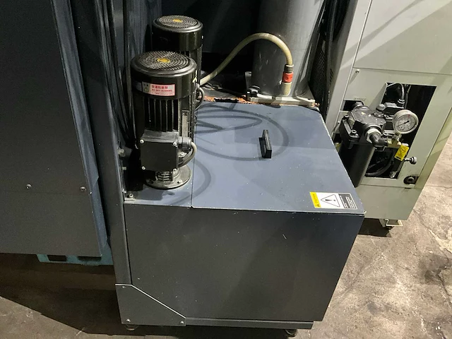 Makino eu 64 edm draadvonkerodeermachine - afbeelding 4 van  13