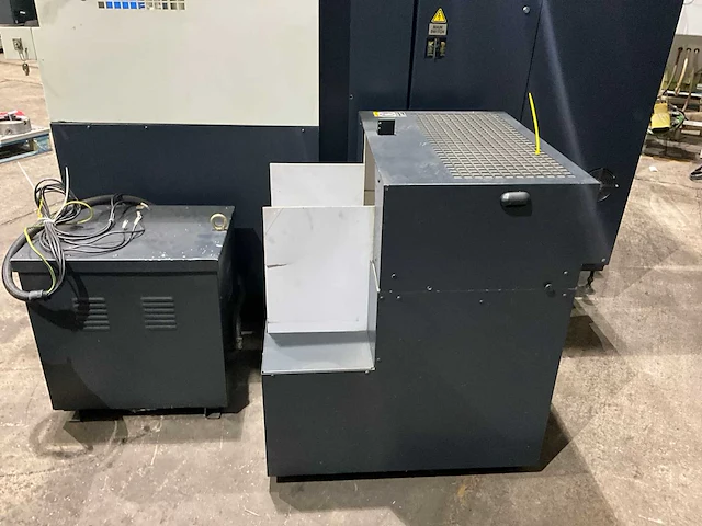 Makino eu 64 edm draadvonkerodeermachine - afbeelding 5 van  13