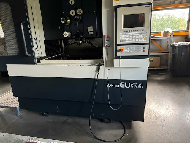 Makino eu 64 edm draadvonkerodeermachine - afbeelding 6 van  13