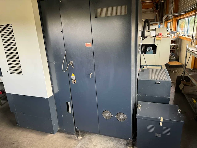 Makino eu 64 edm draadvonkerodeermachine - afbeelding 7 van  13
