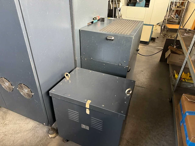 Makino eu 64 edm draadvonkerodeermachine - afbeelding 8 van  13