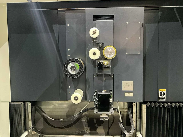 Makino eu 64 edm draadvonkerodeermachine - afbeelding 11 van  13