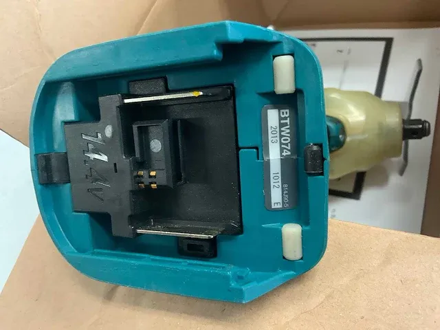 Makita - 3/8" vierkant - btw074z - slagmoersleutel - afbeelding 6 van  11