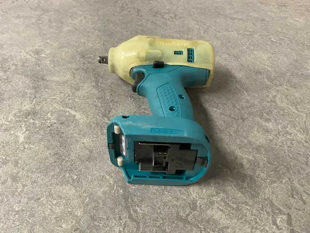 Makita - 3/8" vierkant - btw074z - slagmoersleutel - afbeelding 10 van  11