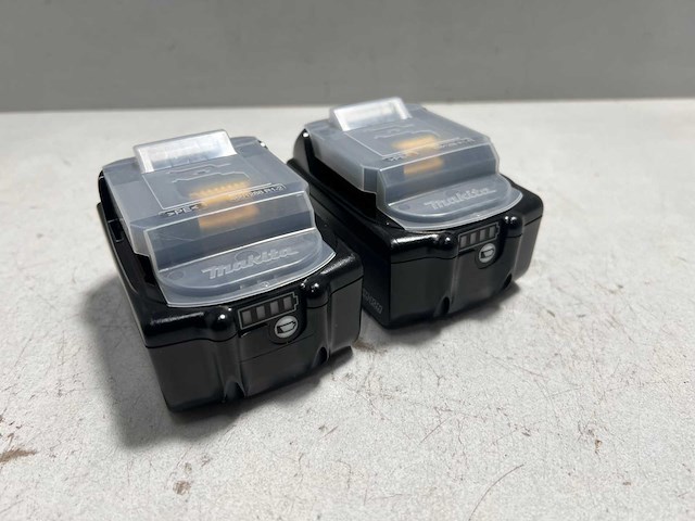 Makita - 3ah 18v - batteries and chargers (2x) - afbeelding 2 van  3