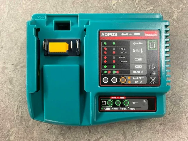 Makita - adp03 - accu reactivator - afbeelding 3 van  5