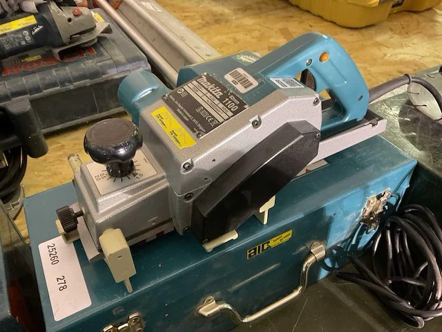 Makita 1100 schaafmachine - afbeelding 1 van  4