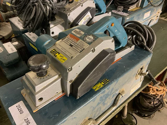 Makita 1100 schaafmachine - afbeelding 1 van  4