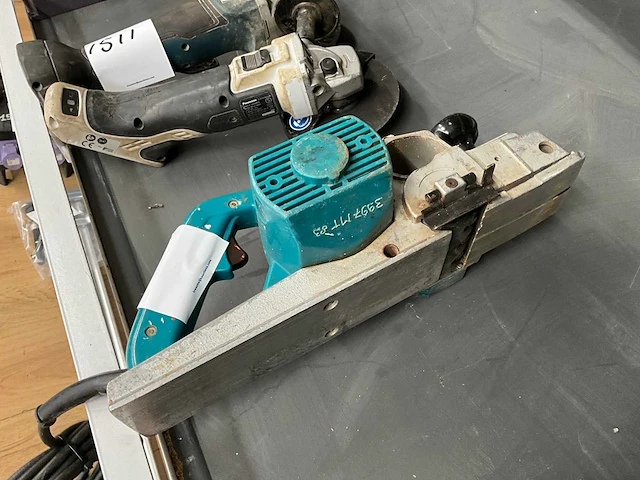 Makita 1100 schaafmachine - afbeelding 3 van  3