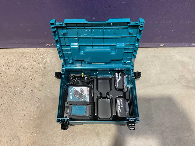 Makita 2x accu en 1x lader in systainer - afbeelding 1 van  3