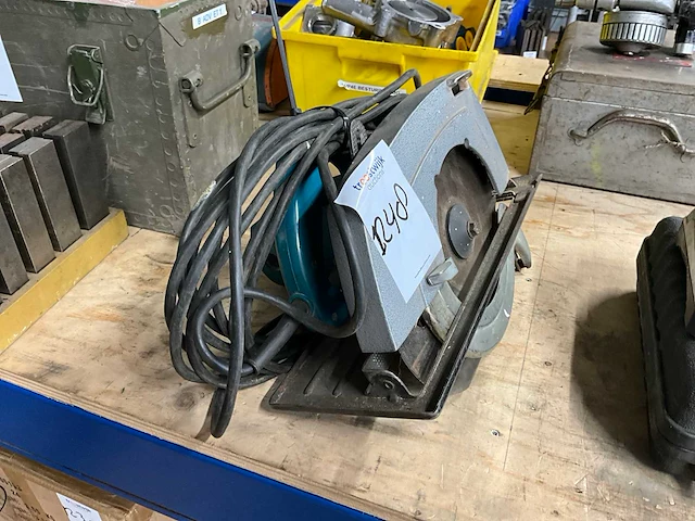 Makita 5900br cirkelzaagmachine - afbeelding 1 van  3