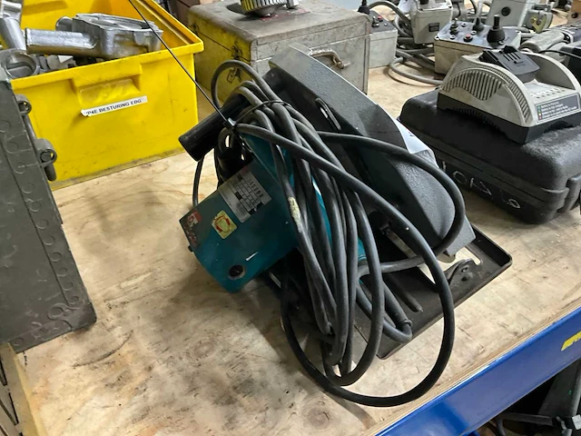 Makita 5900br cirkelzaagmachine - afbeelding 2 van  3