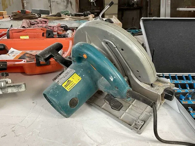 Makita 5903r cirkelzaagmachine - afbeelding 2 van  2