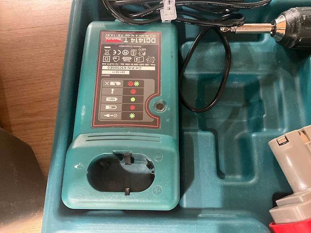Makita 6261d boormachine - afbeelding 2 van  4