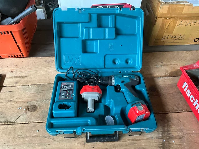 Makita 6271d boor,schroefmachine - afbeelding 1 van  4