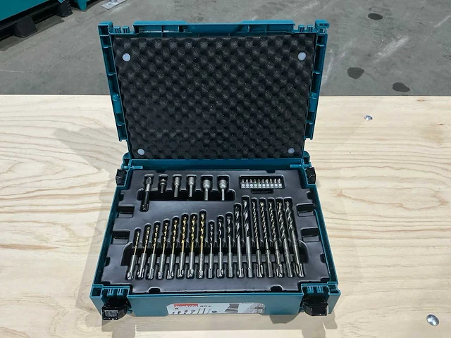 Makita 65-delig gereedschapskoffer - afbeelding 1 van  5