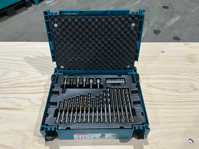 Makita 65-delig gereedschapskoffer - afbeelding 1 van  5