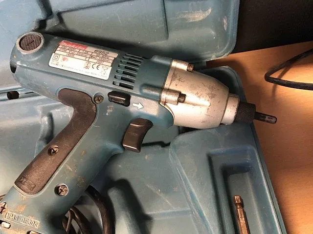 Makita 6952 slagschroefmachine - afbeelding 3 van  5