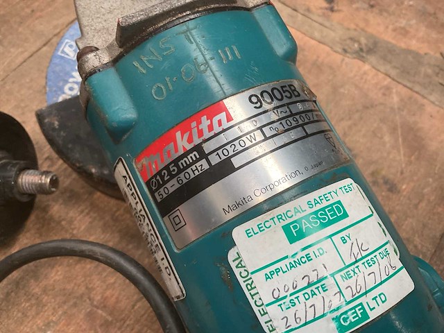 Makita 9005b haakse slijper - afbeelding 3 van  5