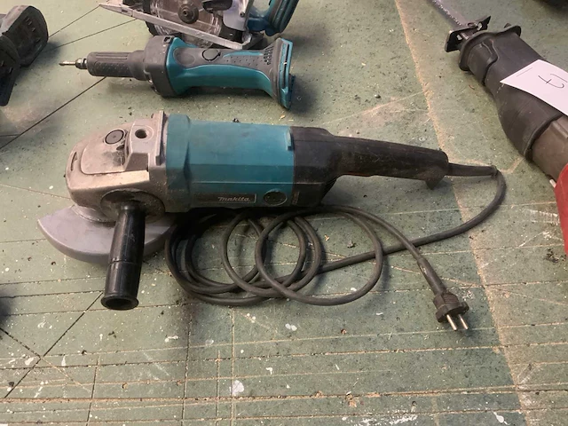 Makita 9047 haakse slijpmachine - afbeelding 1 van  3