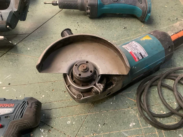 Makita 9047 haakse slijpmachine - afbeelding 2 van  3