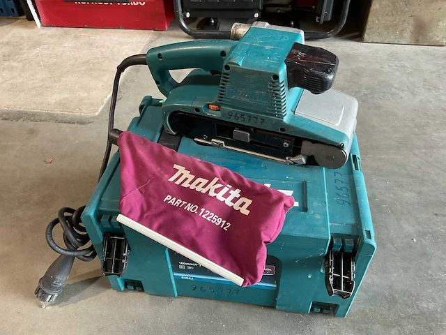 Makita 9404 bandschuurmachine - afbeelding 4 van  5