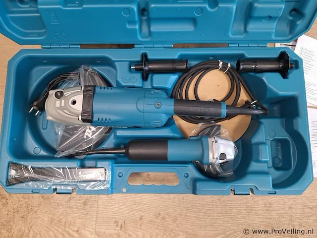 Makita 9557nbr en ga7020r haakse slijper in kist - nieuw - afbeelding 2 van  4