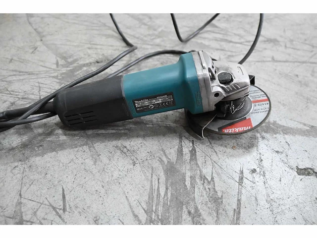 Makita 9558nb haakse slijpmachine - afbeelding 2 van  4