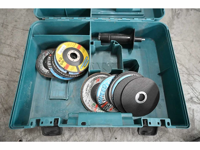 Makita 9558nb haakse slijpmachine - afbeelding 4 van  4