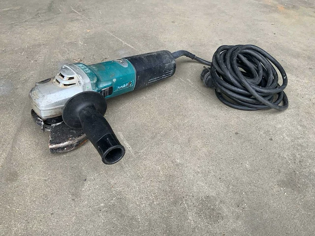 Makita 9565h haakse slijpmachine - afbeelding 1 van  3