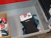 Makita accessoires in doos w.o. multitoolzagen, bitset, kniebeschermers en rolmaat - afbeelding 2 van  3